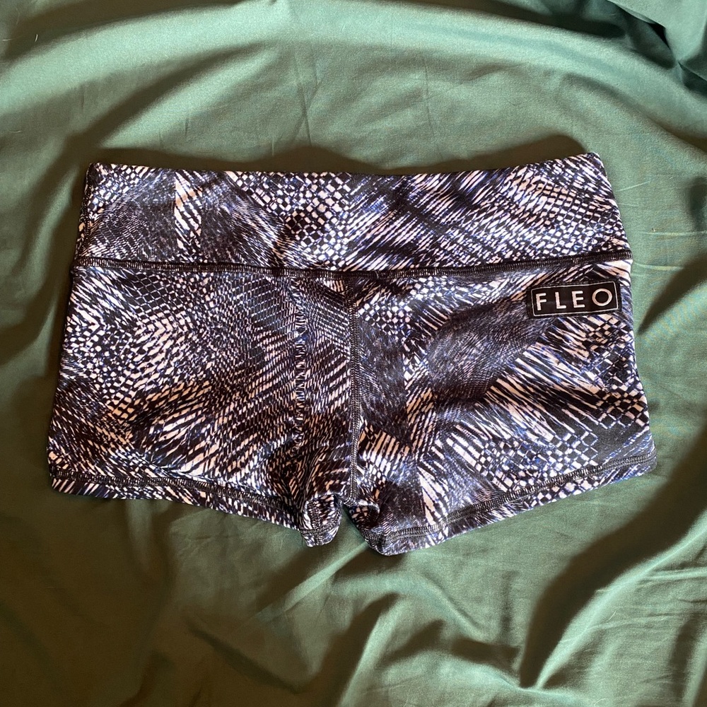 Nwot Medium Fleos - image 2